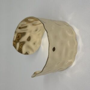 EDGY CHIC STATEMENT Polished Gold Tone Hammered Effect Wide Cuff Bracelet